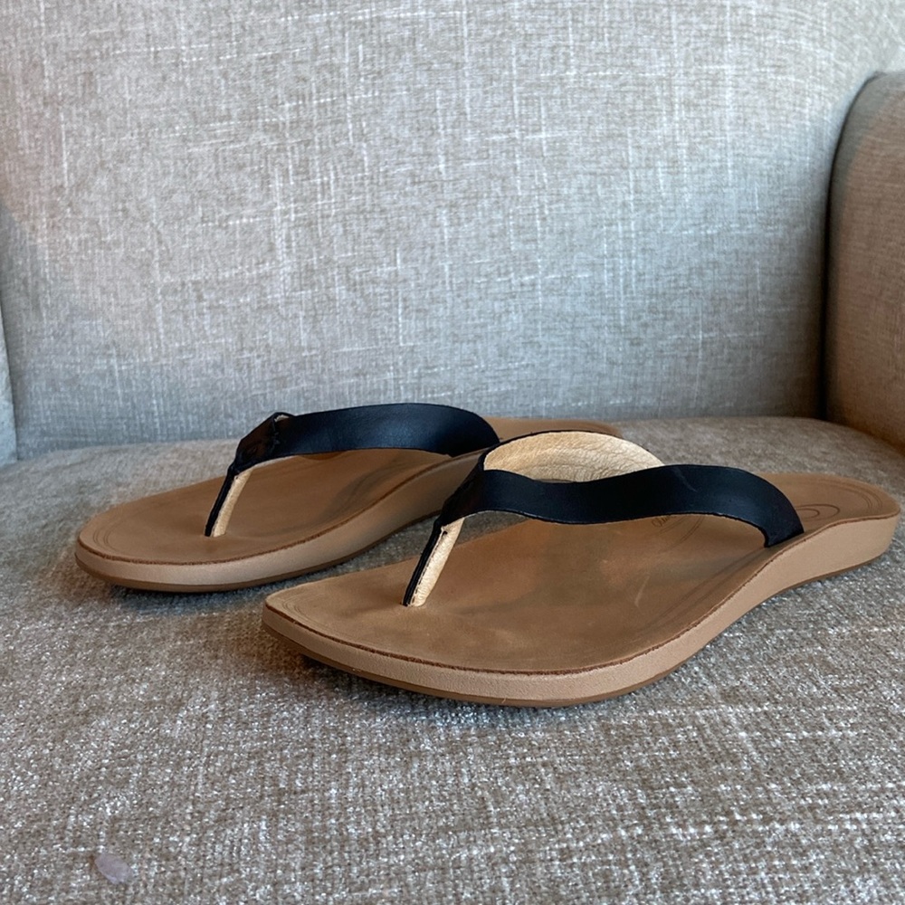 Olukai Nonohe Flip Flops Size 9 Golden Tan Black